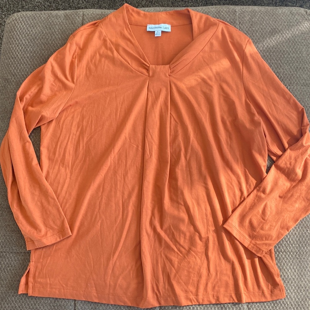 NWT southern lady size Lg beautiful flowy orange top for fall